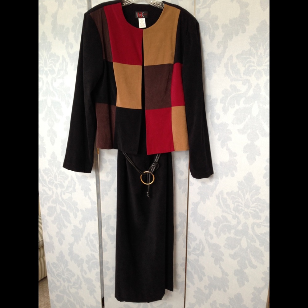 Black sleeveless dress with jacket.
